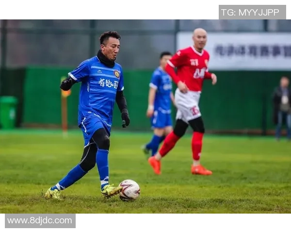 中国老足球明星区的传奇岁月与新一代球员的传承之路 中国老足球明星区的传奇岁月与新一代球员的传承之路