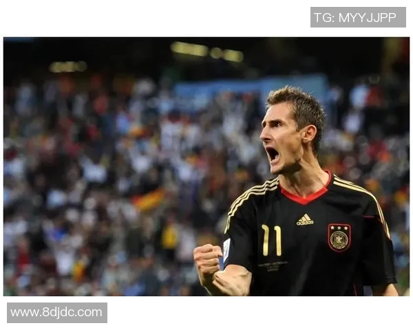 克洛泽足球明星壁纸尽显传奇风采与激情瞬间的完美结合