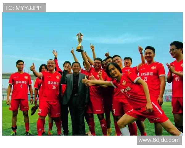 昔日足球明星重聚绿茵场再战青春岁月共谱传奇球队新篇章 昔日足球明星重聚绿茵场再战青春岁月共谱传奇球队新篇章